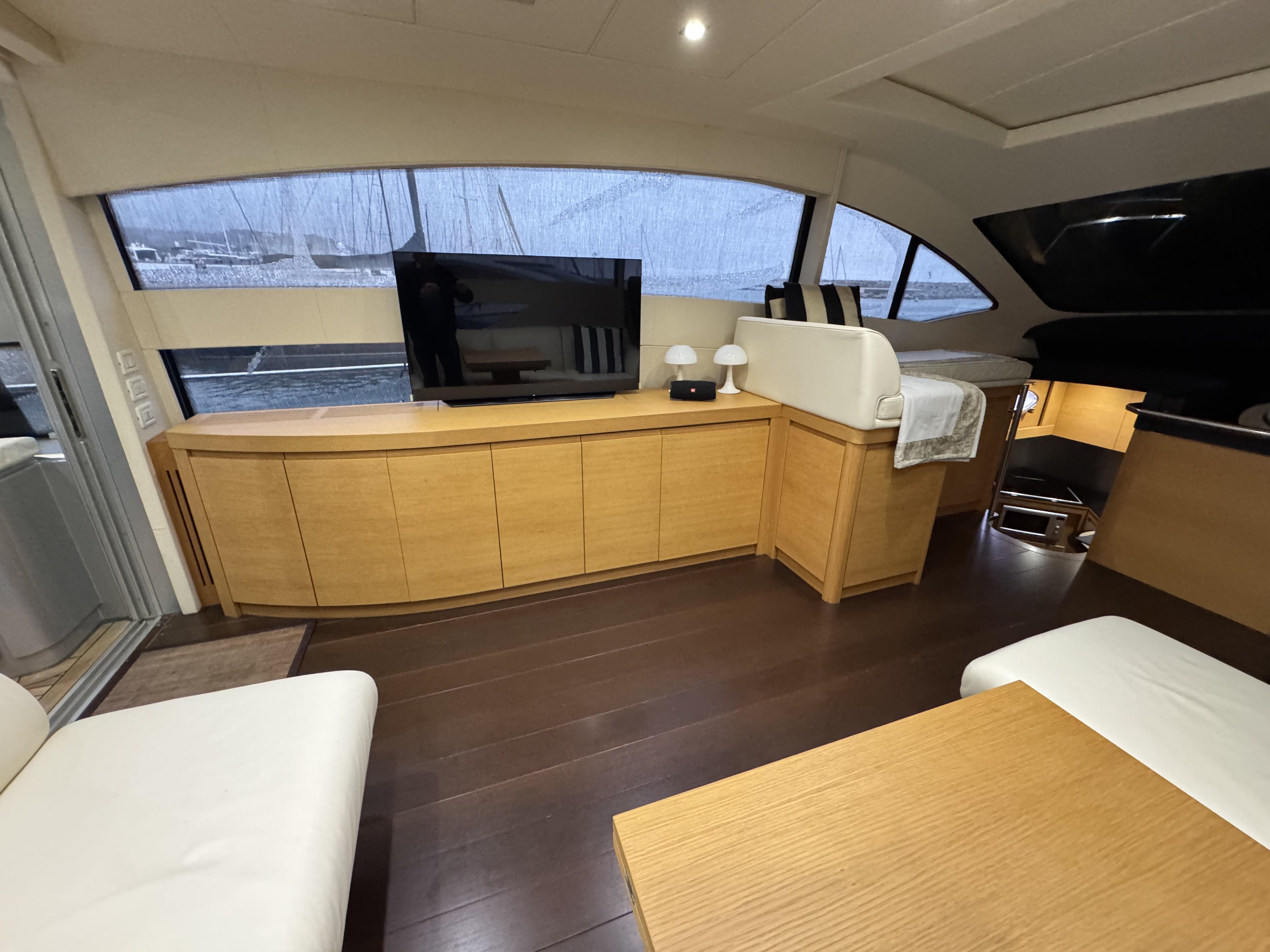 2011 PERSHING 64' 
